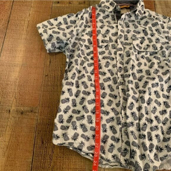 Free Planet men's size small blue and white Pineapple print button up shirt - Picture 3 of 7